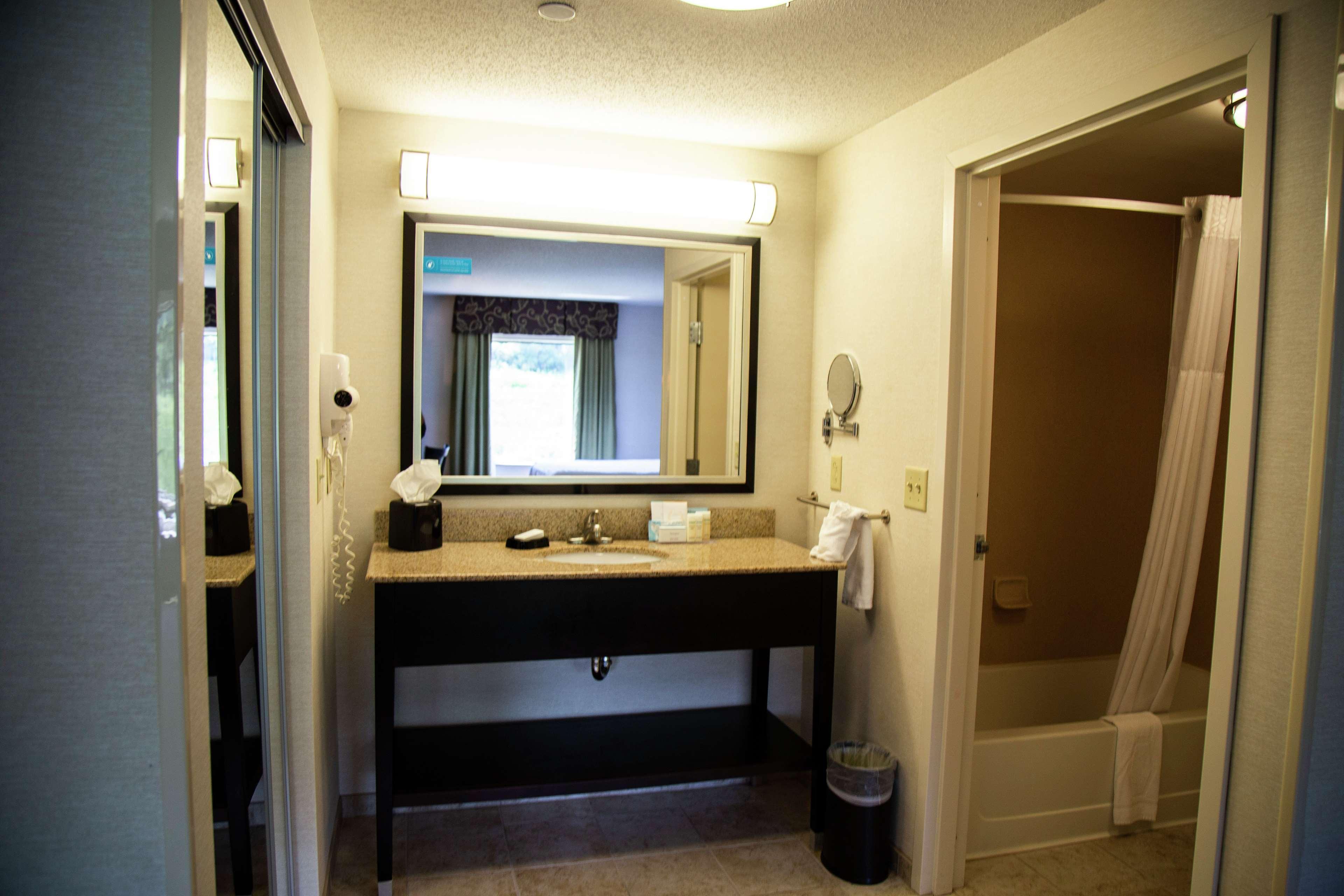 Hampton Inn & Suites Sharon West Middlesex Esterno foto