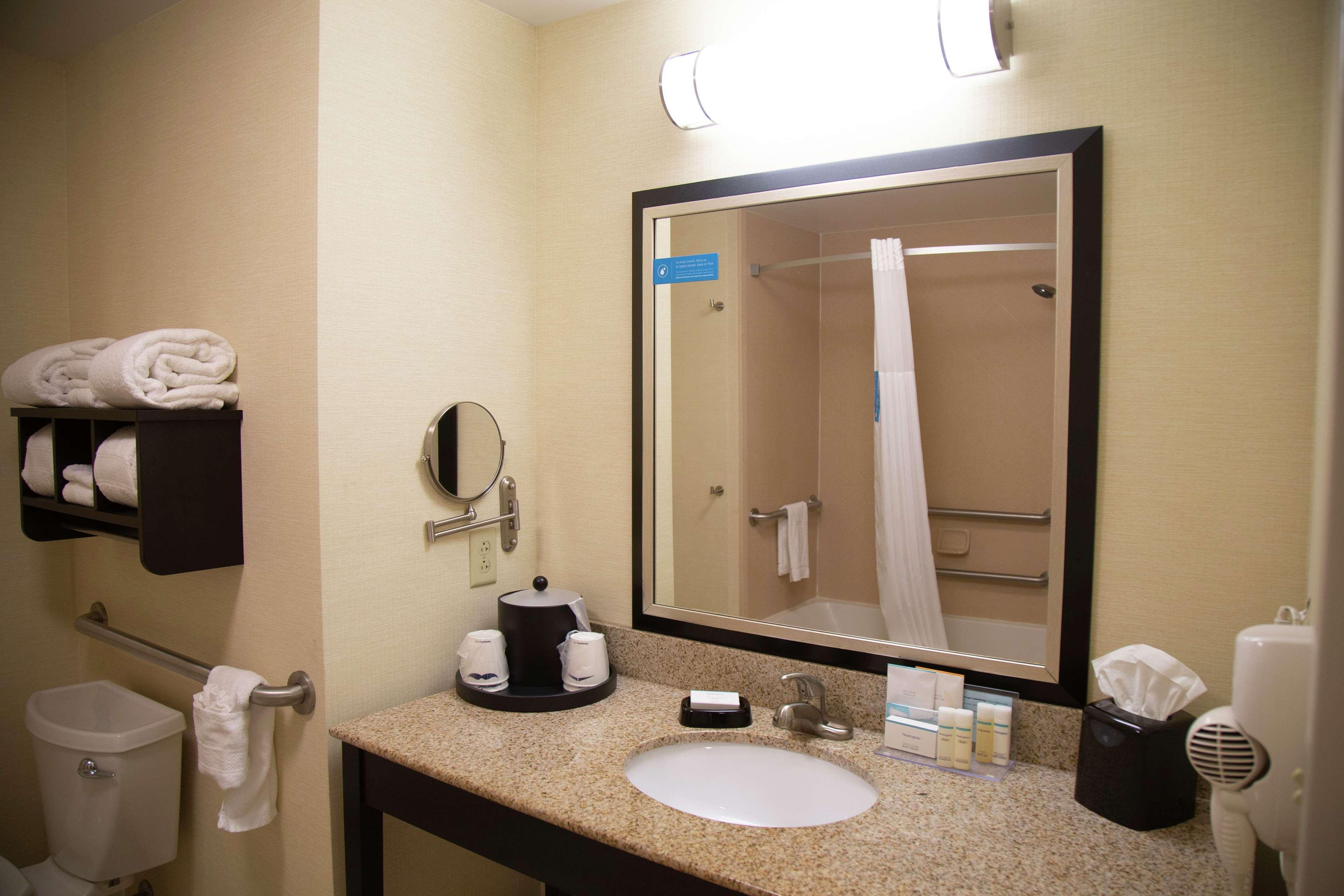 Hampton Inn & Suites Sharon West Middlesex Esterno foto