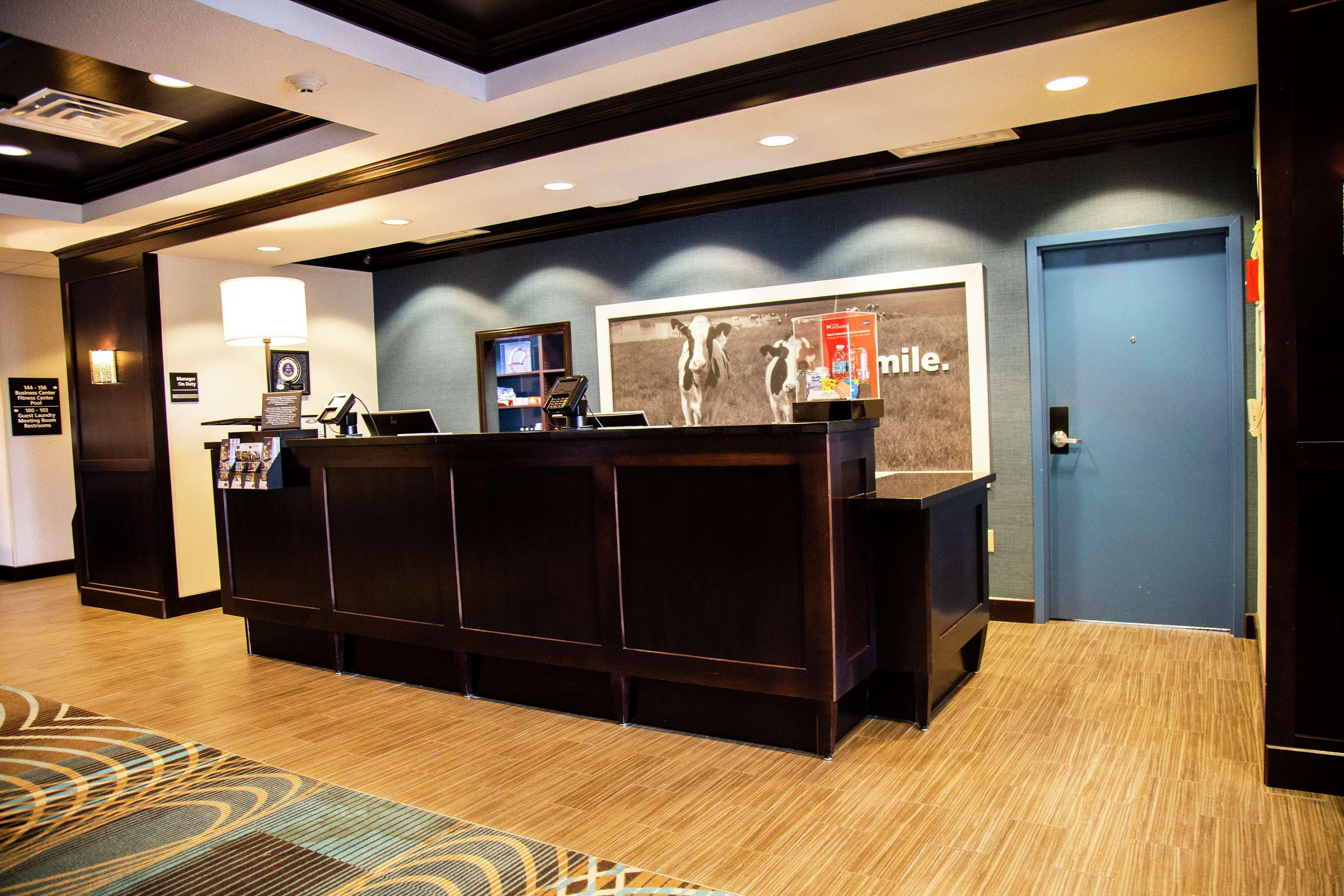 Hampton Inn & Suites Sharon West Middlesex Esterno foto