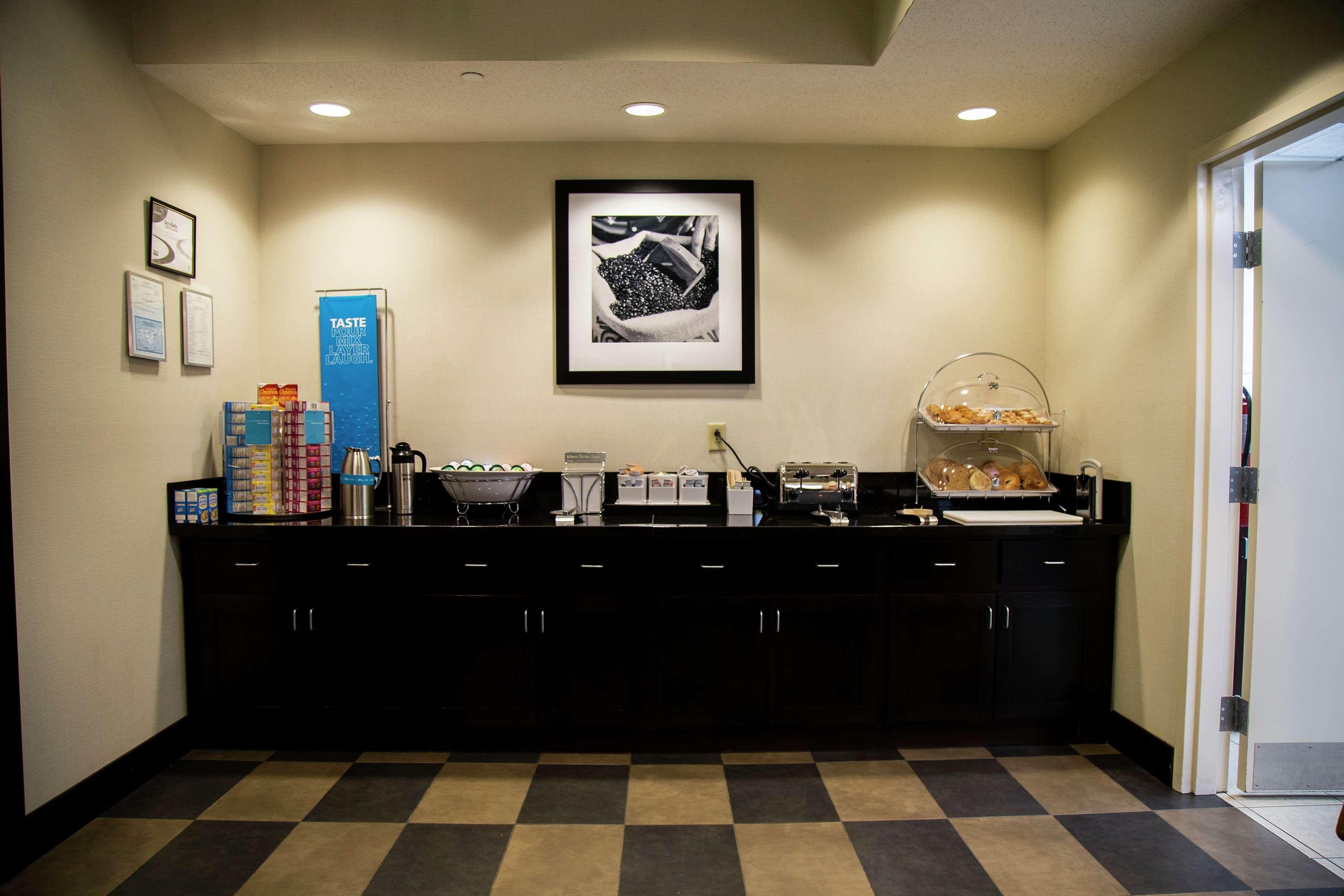 Hampton Inn & Suites Sharon West Middlesex Esterno foto