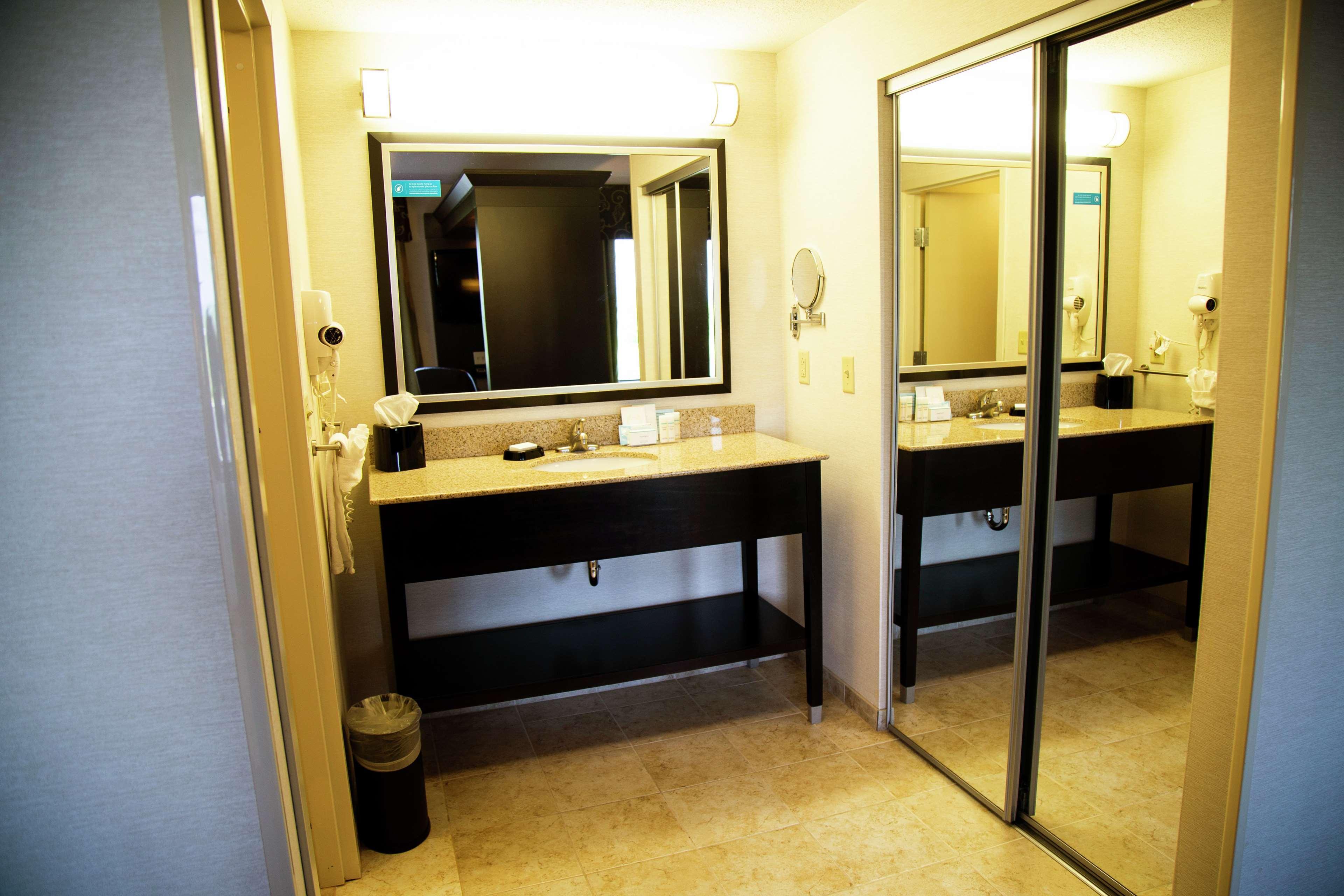 Hampton Inn & Suites Sharon West Middlesex Esterno foto