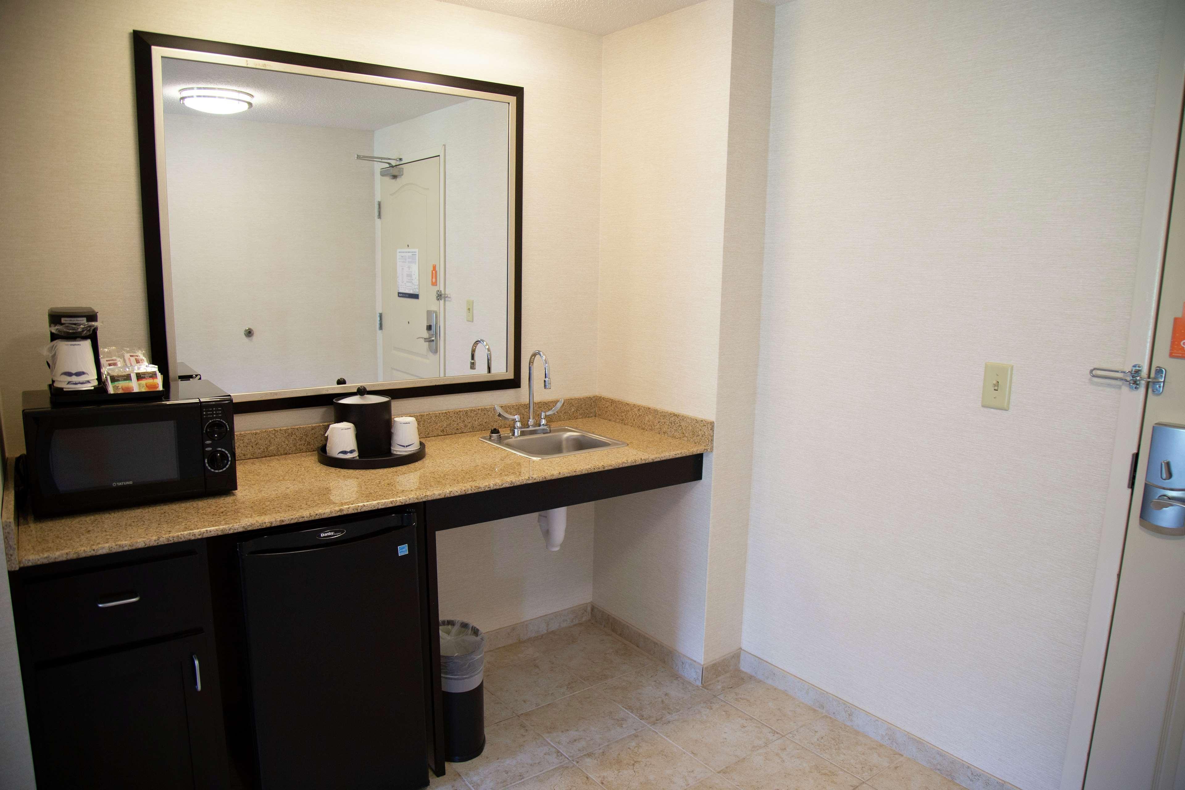 Hampton Inn & Suites Sharon West Middlesex Esterno foto